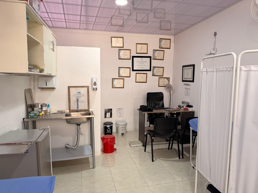 CONSULTORIO MEDICO DR. ALEXANDER CALDERON